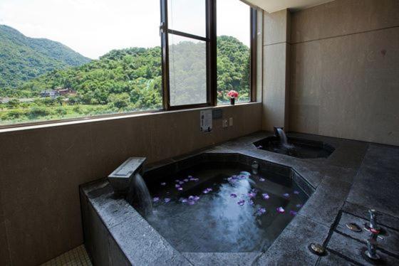 Boutique Hot Spring Resort Xindian Rum bild